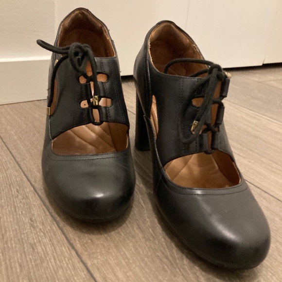 Clarks Mary Janes - Picture 4 of 7